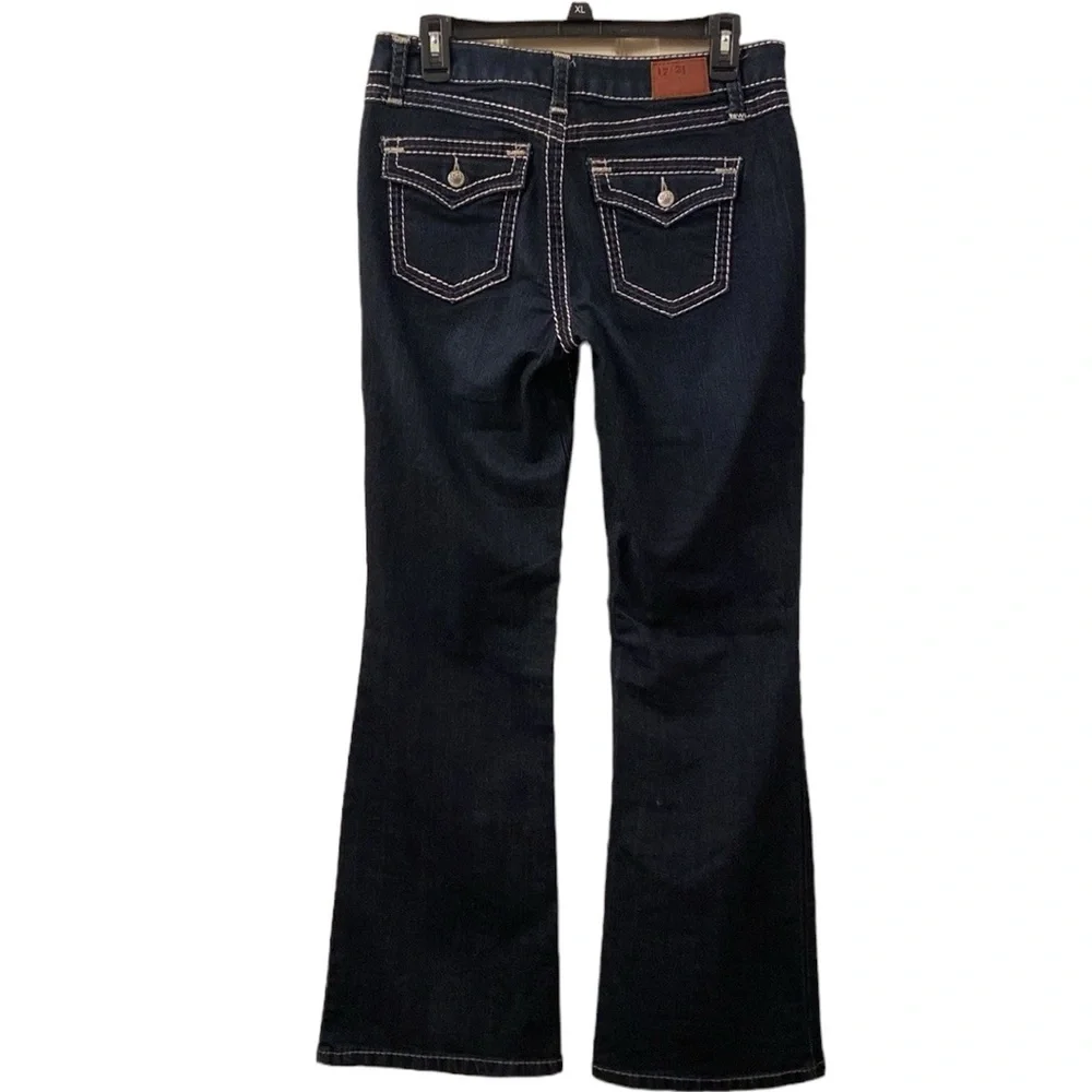 Exclusive Denim 17/21 Dark Blue Jeans Fantastic White Stitching Boot Cut WM SZ 8